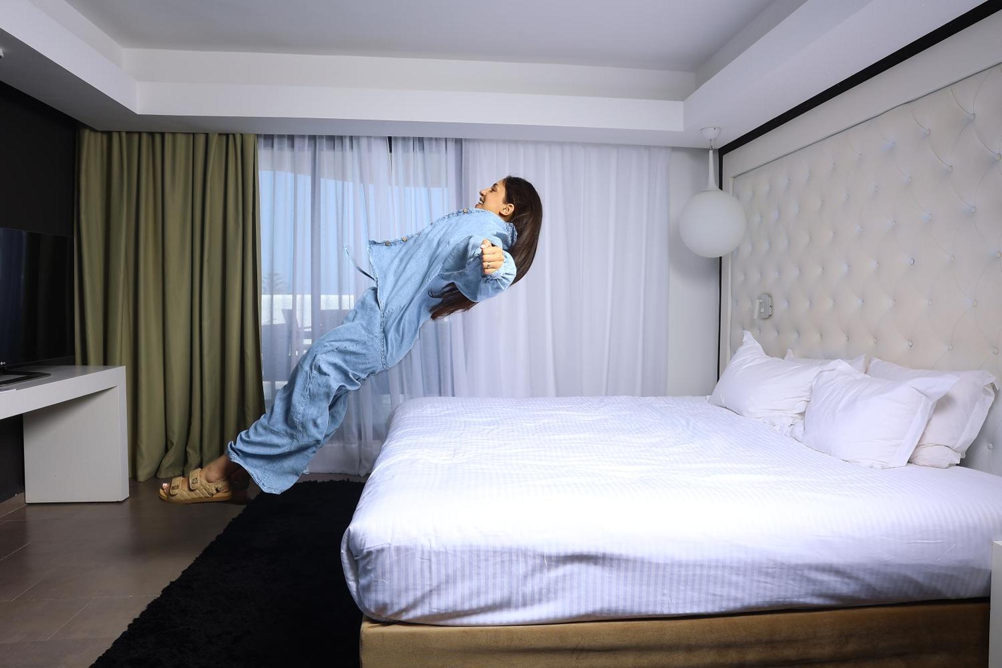 Pullman Mazagan Royal Golf & Spa El Jadida Kültér fotó A woman levitating