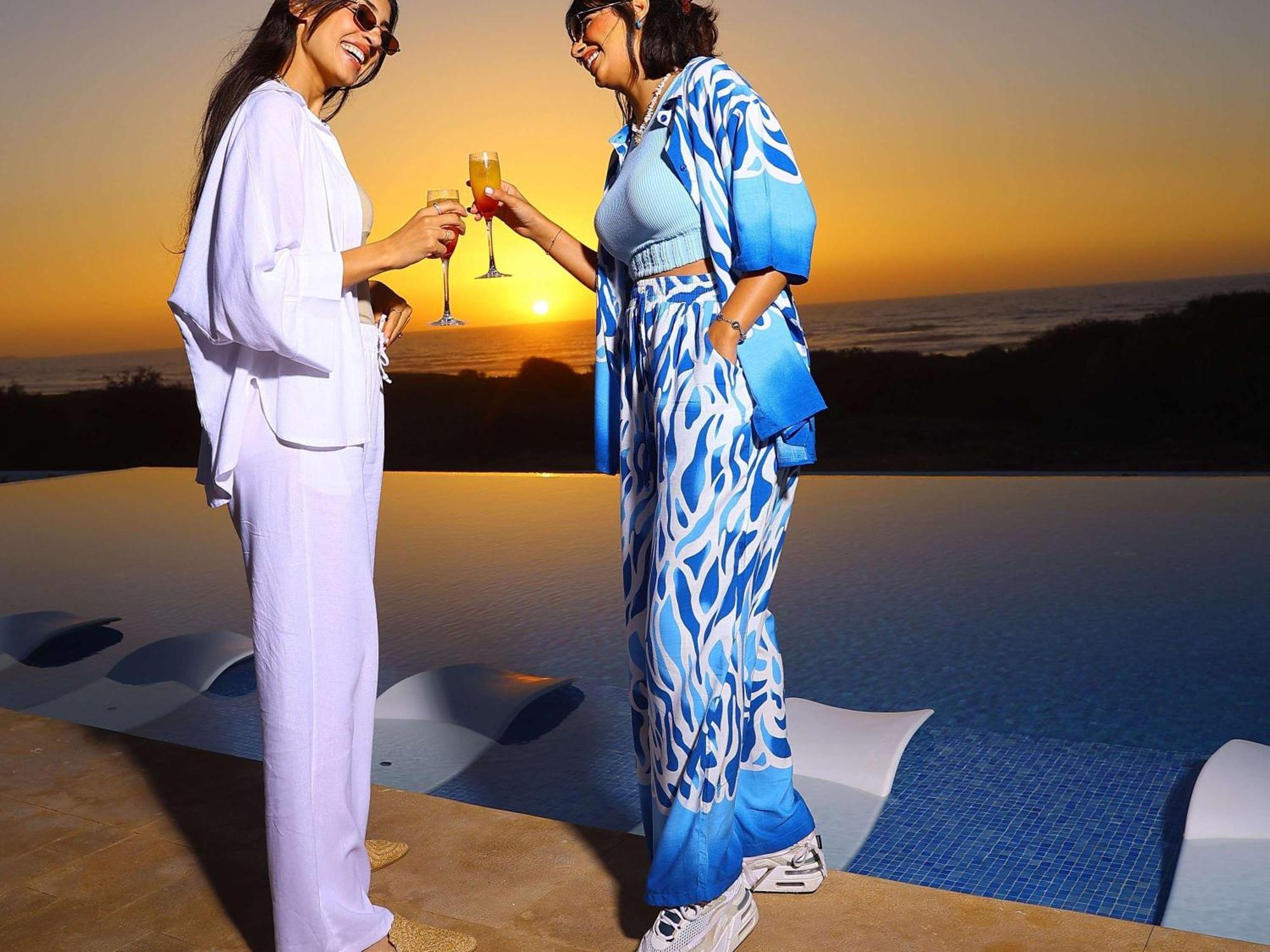 Pullman Mazagan Royal Golf & Spa El Jadida Kültér fotó Two women wearing kaftans