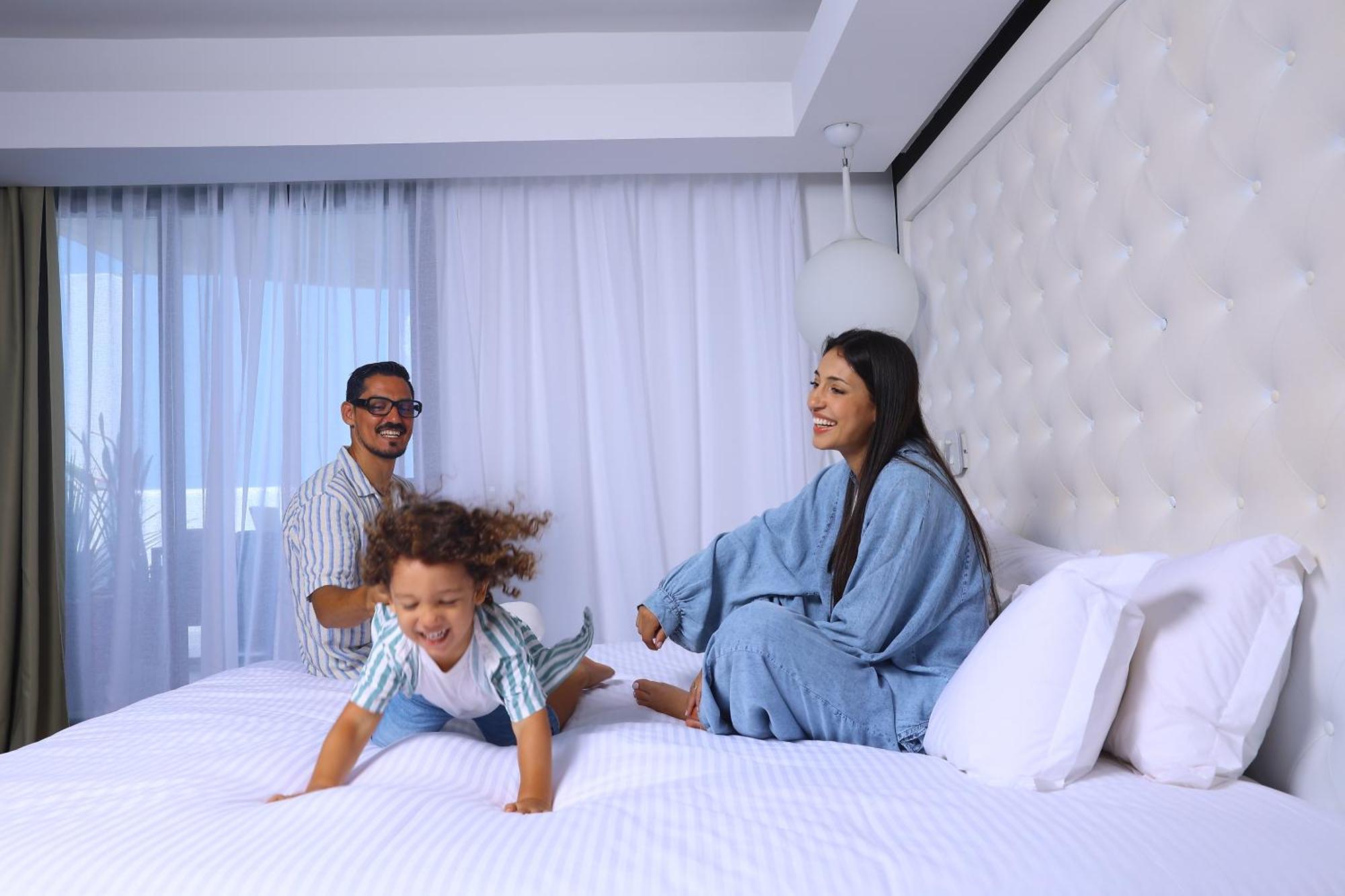 Pullman Mazagan Royal Golf & Spa El Jadida Kültér fotó Family at the hotel