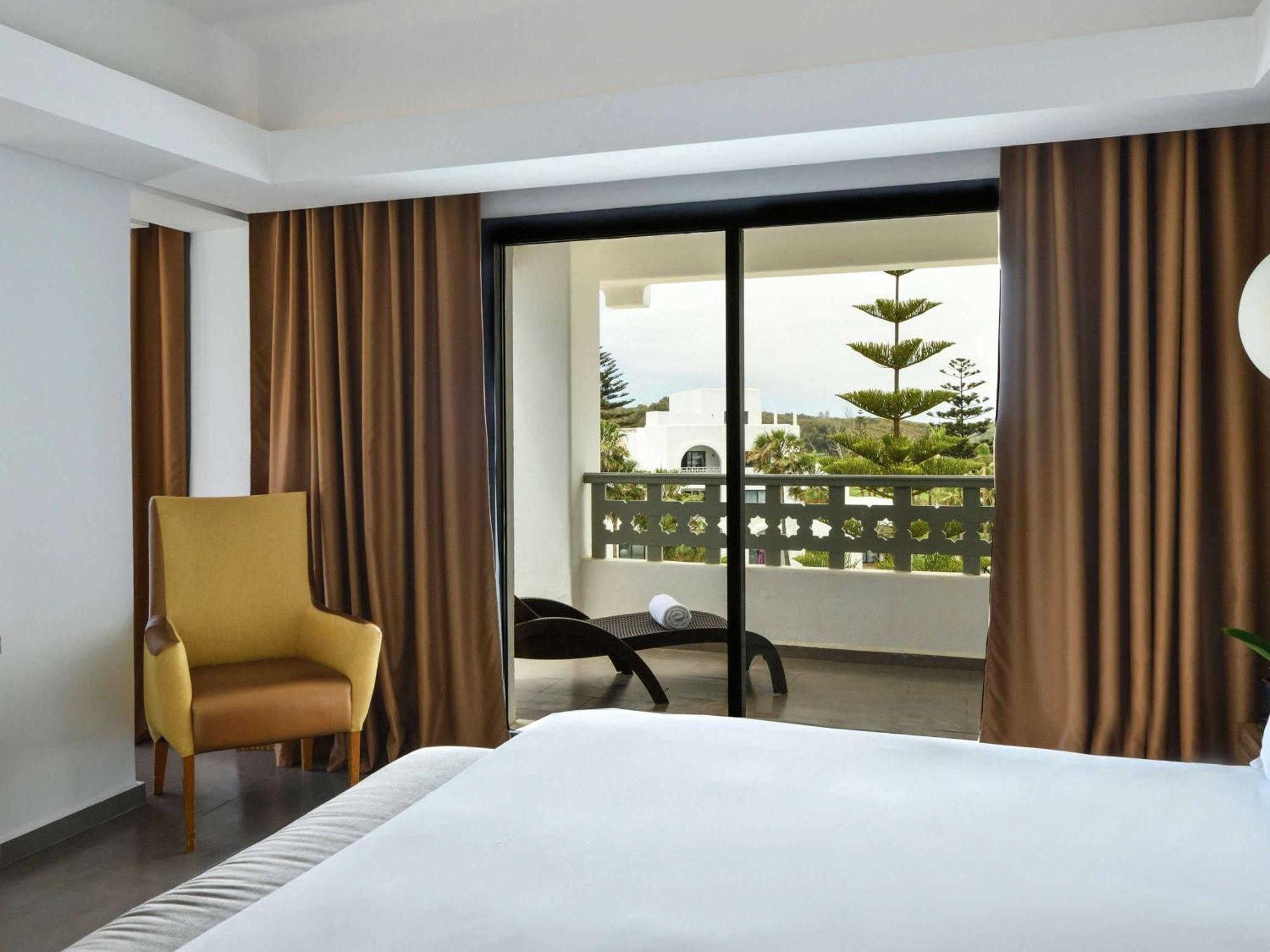 Pullman Mazagan Royal Golf & Spa El Jadida Kültér fotó Curtains in a bedroom